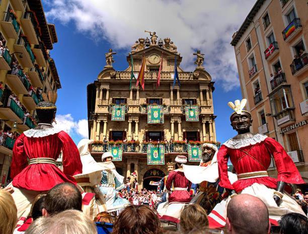 Trampantojo Apartamento En El Corazon De Pamplona Exterior foto