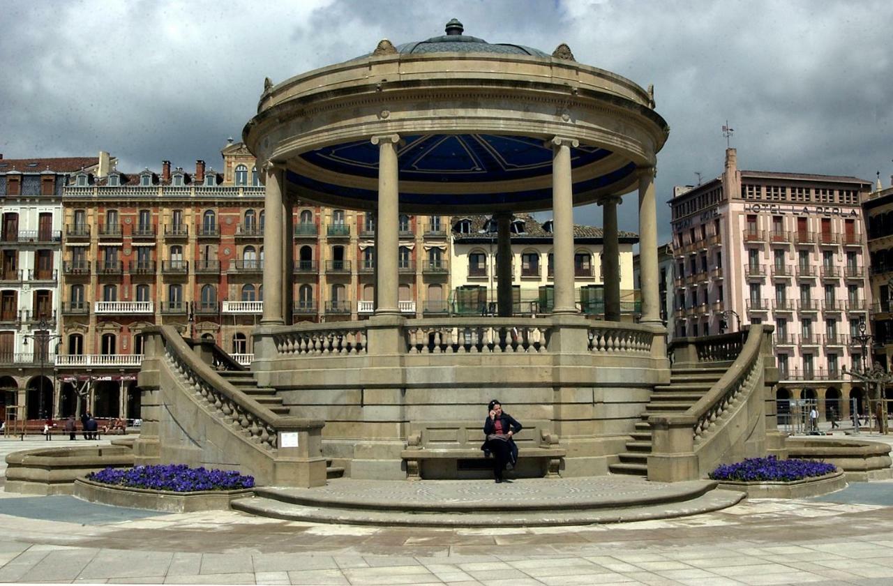 Trampantojo Apartamento En El Corazon De Pamplona Exterior foto