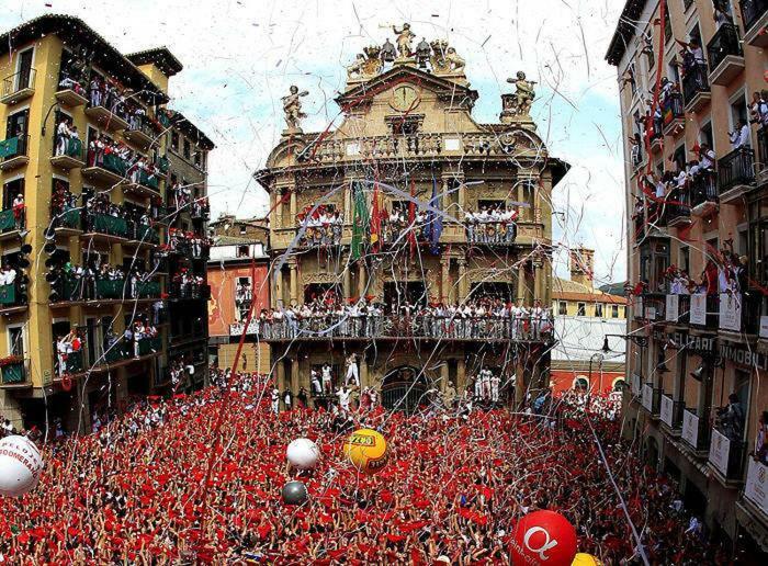 Trampantojo Apartamento En El Corazon De Pamplona Exterior foto