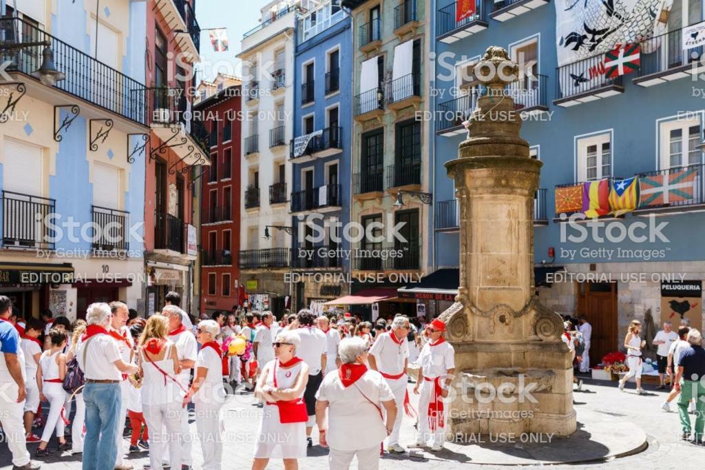 Trampantojo Apartamento En El Corazon De Pamplona Exterior foto